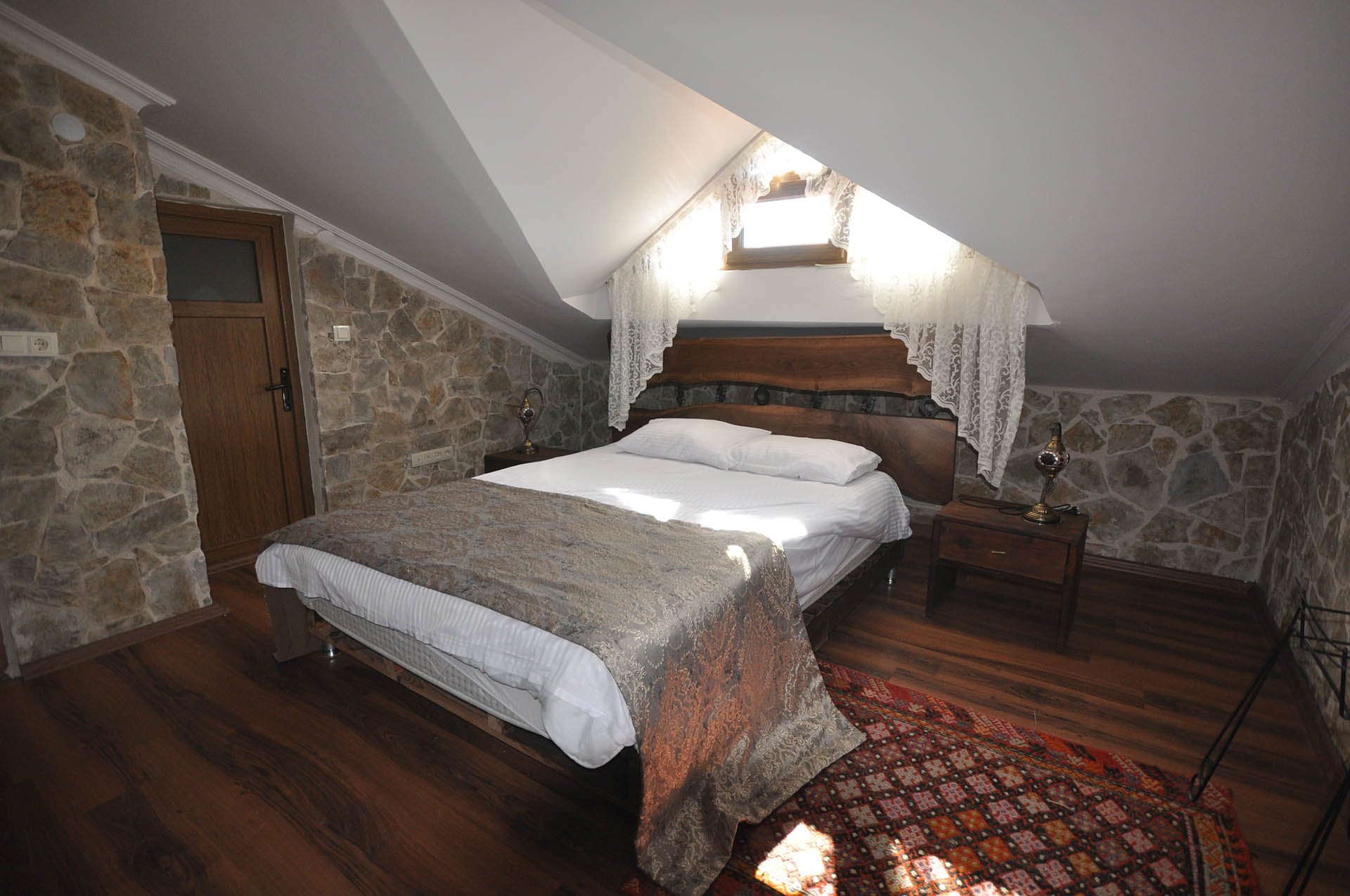 Deluxe Room 103