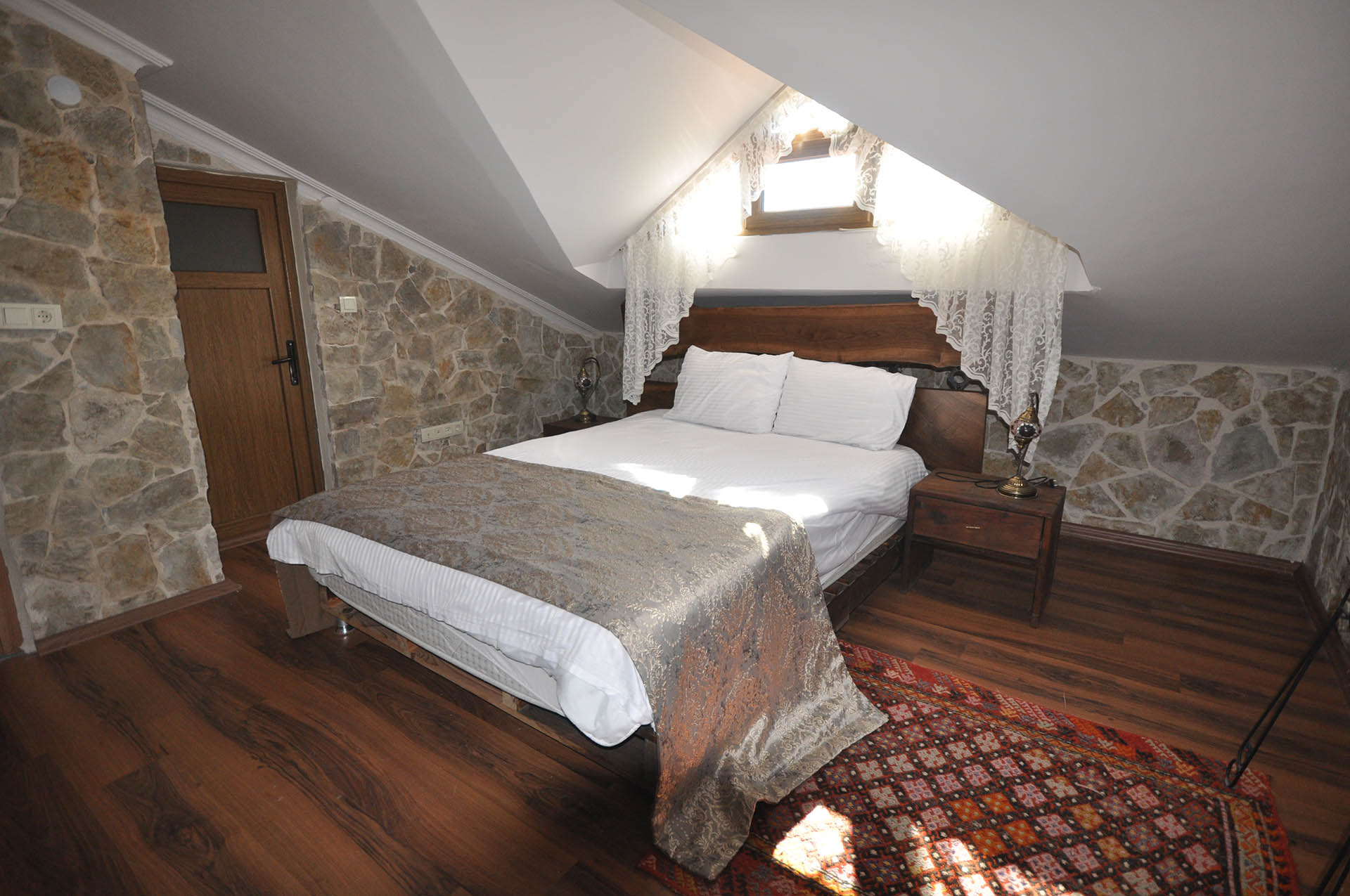 Deluxe Room 103